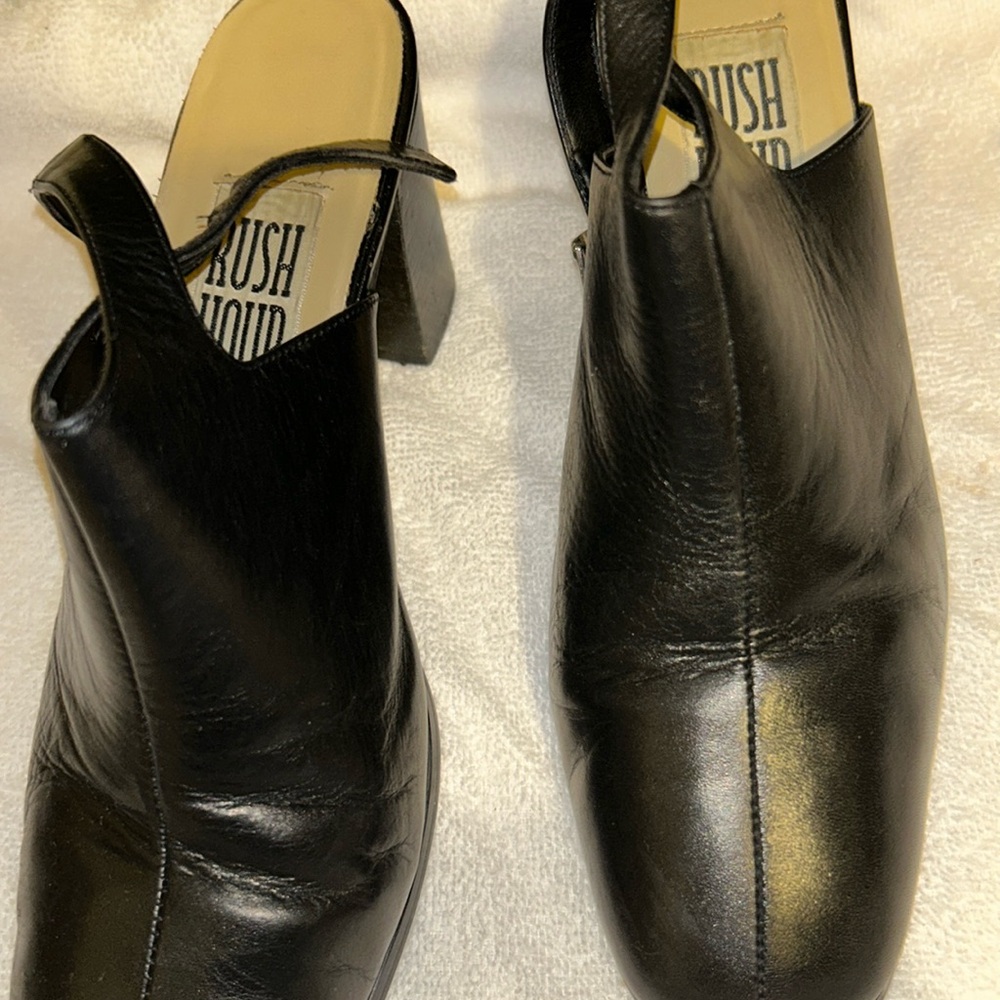Black leather size 9 pre-loved good 
Condition